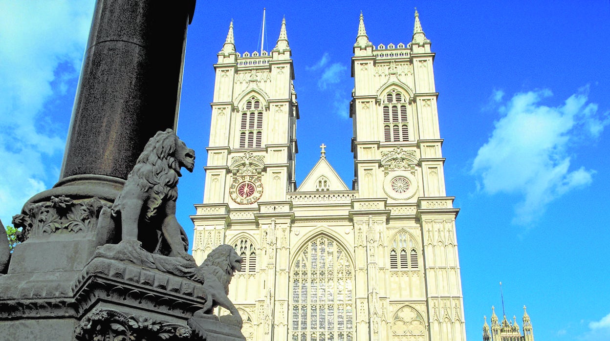 ¿Quién defiende a la monarquía en España?