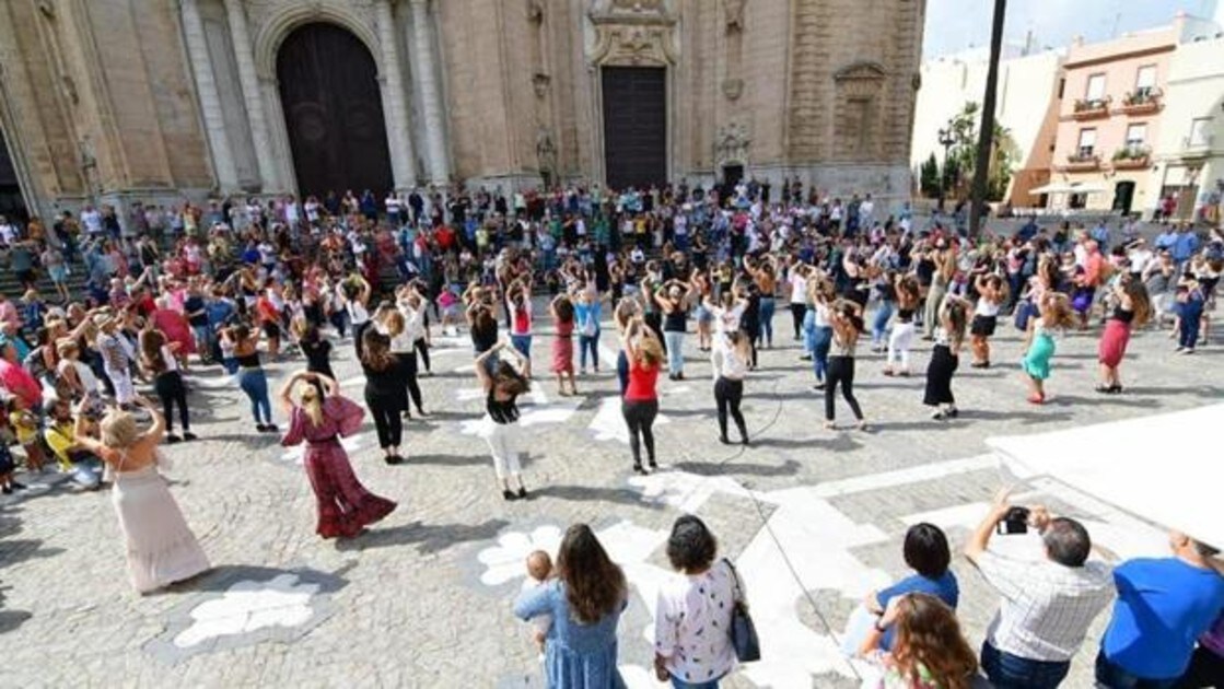 Flashmob de Las Desamparadas en la plaza de la Catedral.