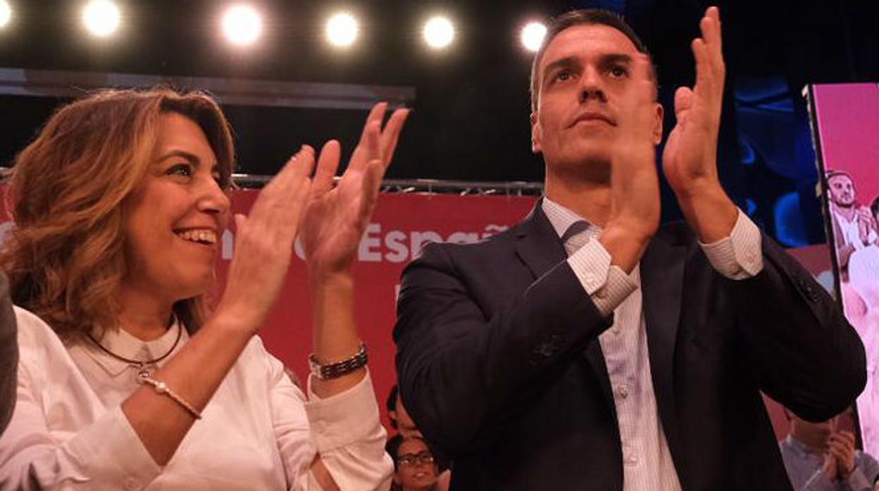 Susana Díaz y Pedro Sánchez, en el mitin del pasado martes en la Punta de San Felipe de Cádiz.