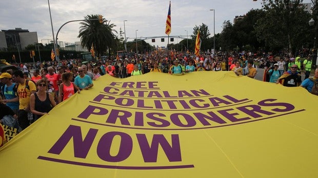 El obispo independentista de Gerona pide la libertad de los presos en la homilía