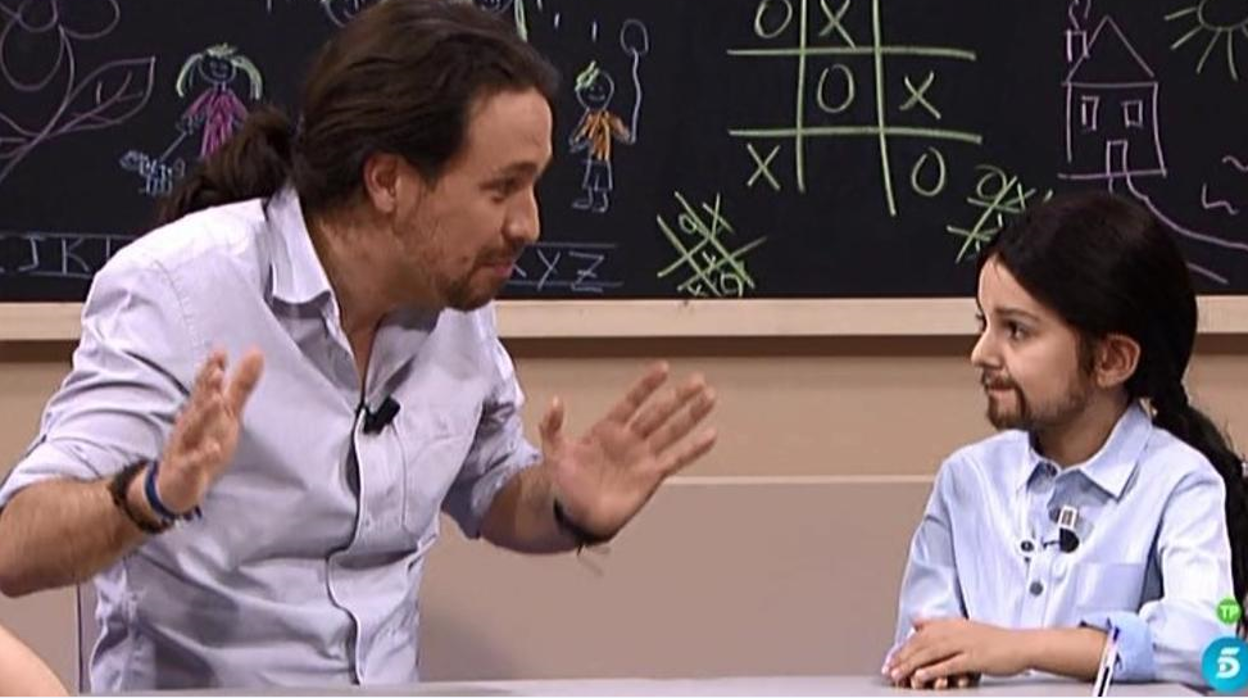 Pablo Iglesias, durante una visita a un centro educativo en un programa de televisión.