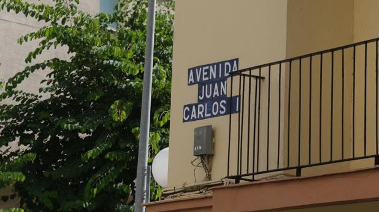 Rótulo de la avenida Juan Carlos I de la capital gaditana.