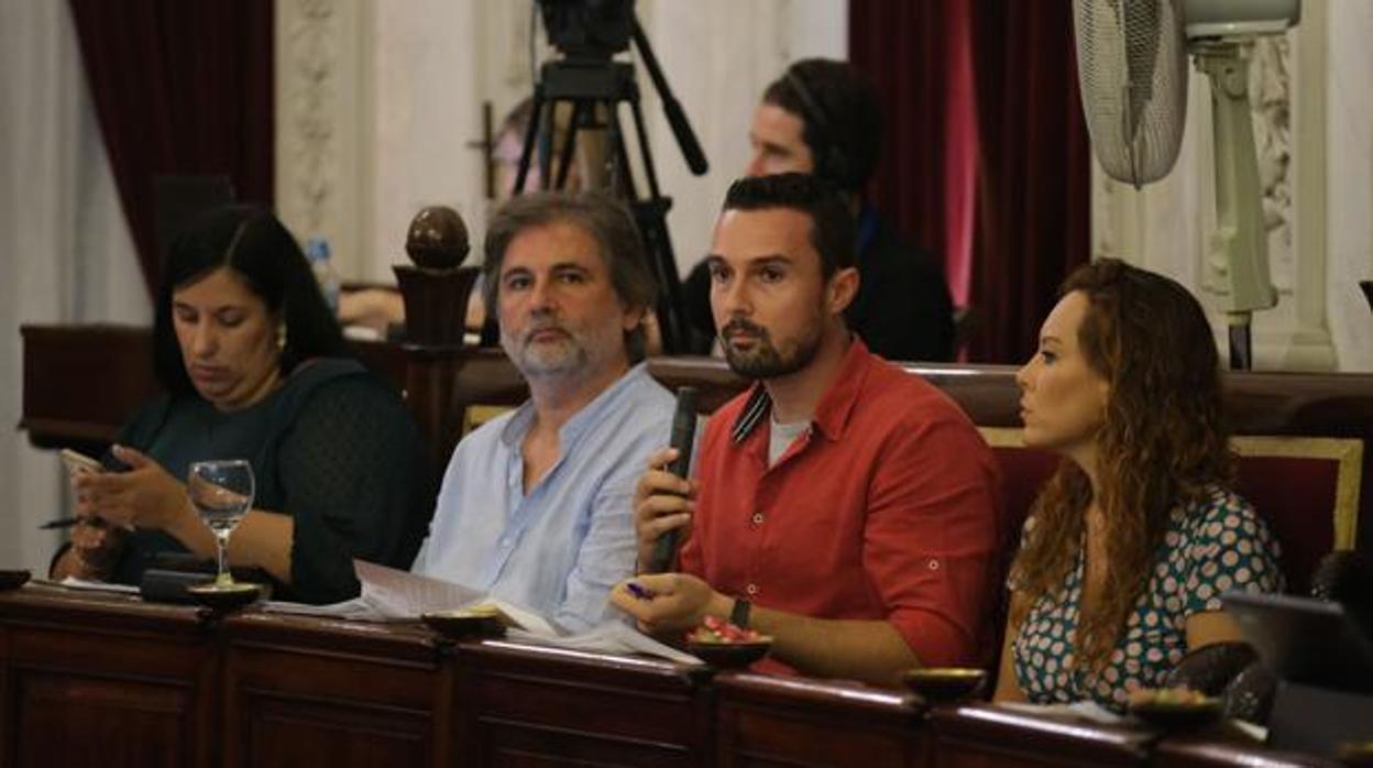 La Voz de Cádiz: Un estreno propio del ‘estilo Kichi’