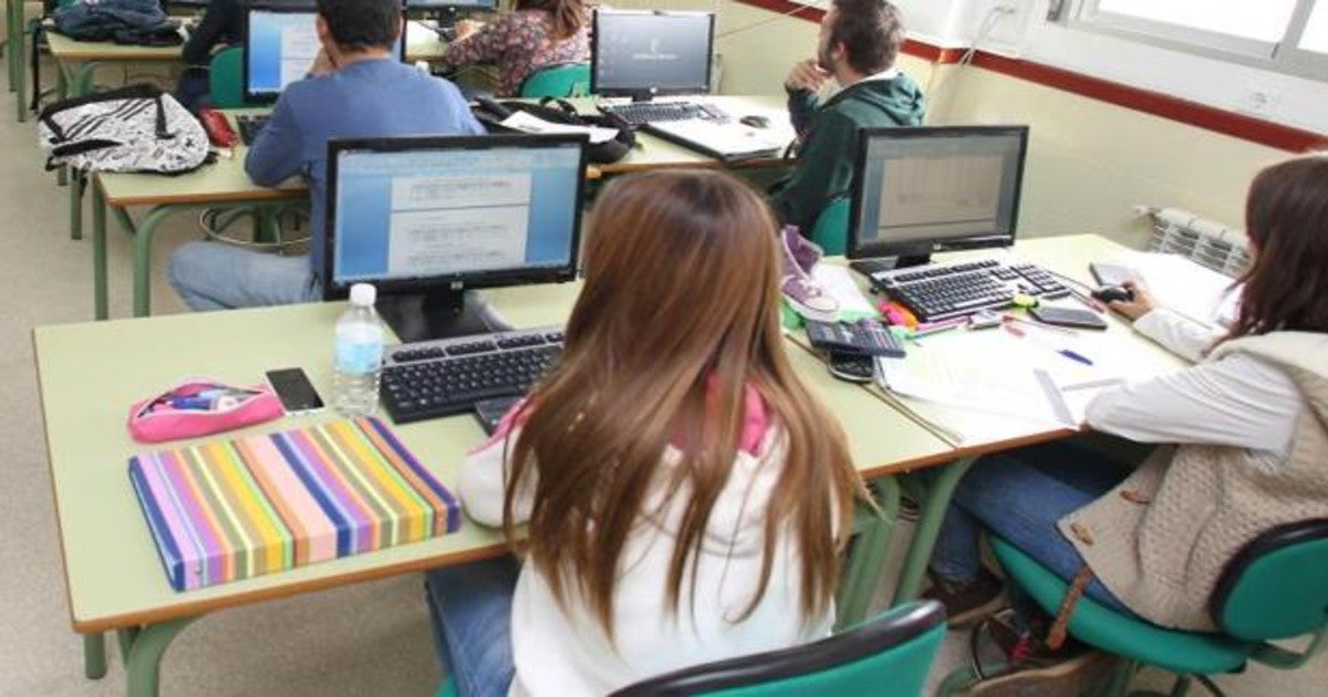 Amparo Campos: Carta de una madre sobre la vuelta al cole: «Queremos poder elegir entre enseñanza presencial y online»