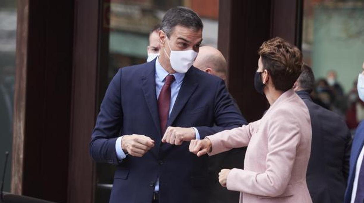 Pedro Sánchez junto a la presidenta de Navarra, María Chivite, el pasado viernes en Pamplona.