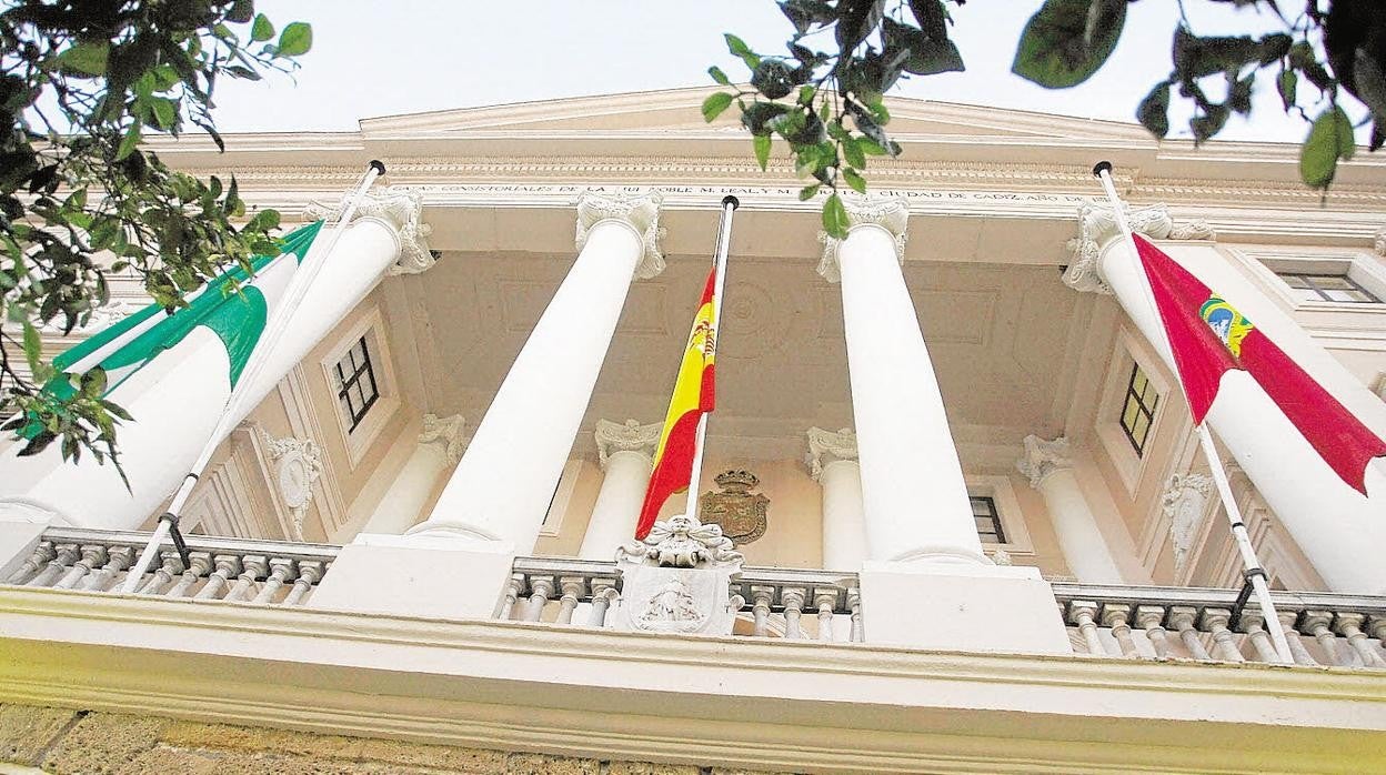 La Voz de Cádiz: El Ayuntamiento de las utopías y las nubes