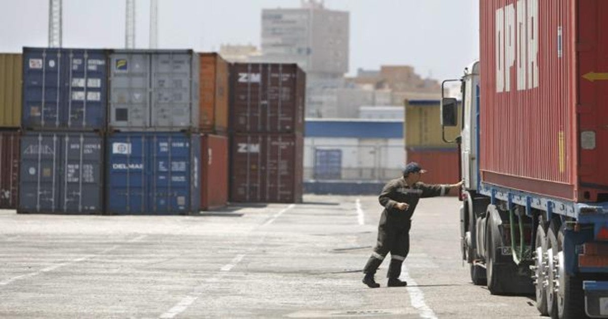 Mercancías en el muelle de Cádiz.