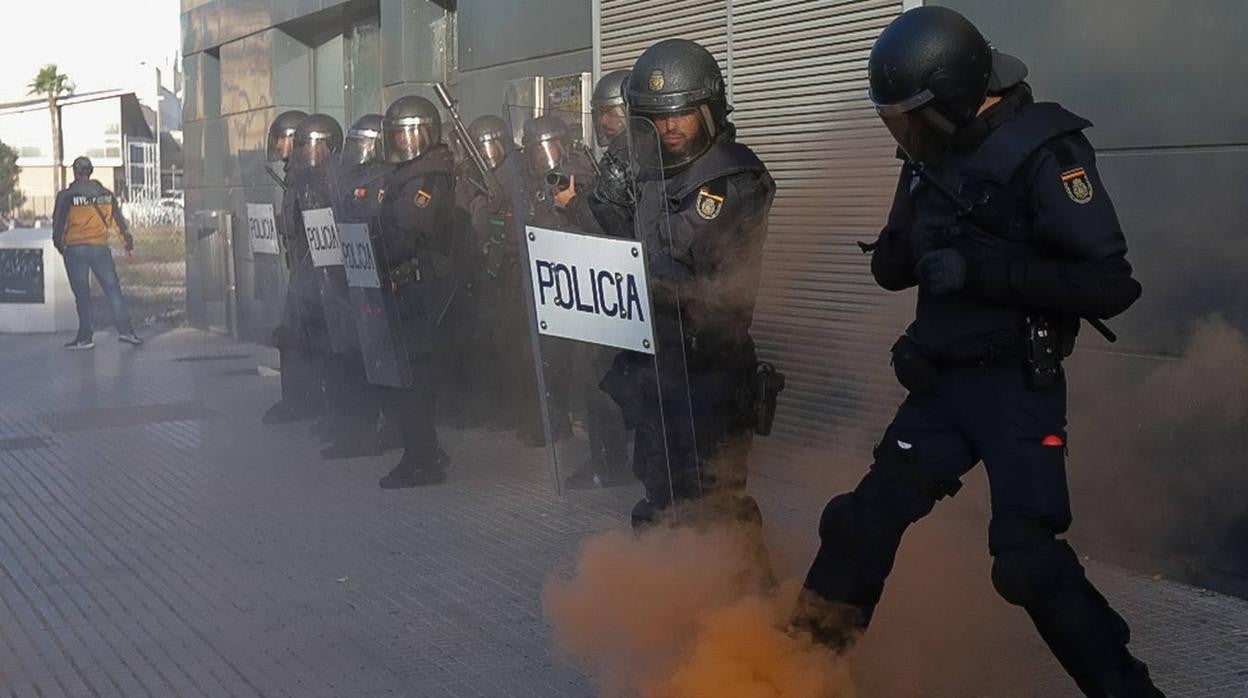 La Voz de Cádiz: La huelga del metal sufrió a violentos ajenos al sector