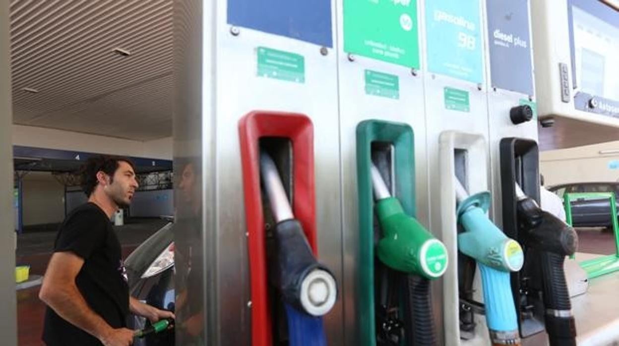 La Voz de Cádiz: Por si éramos pocos... máximos de la gasolina