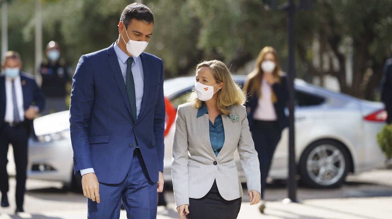 Nadia Calviño y Pedro Sánchez