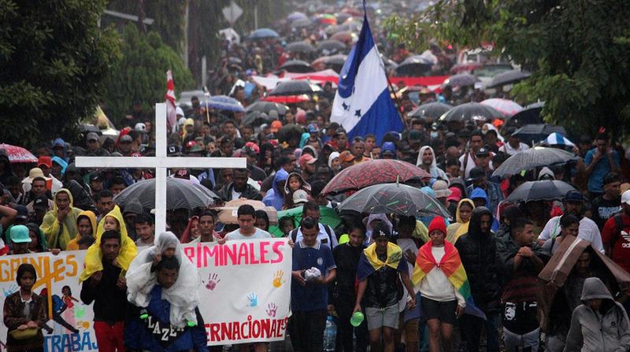 Una caravana de cerca de 15.000 migrantes, la más numerosa hasta ahora, partió este lunes de Chiapas, en la frontera sur de México, rumbo a Estados Unidos