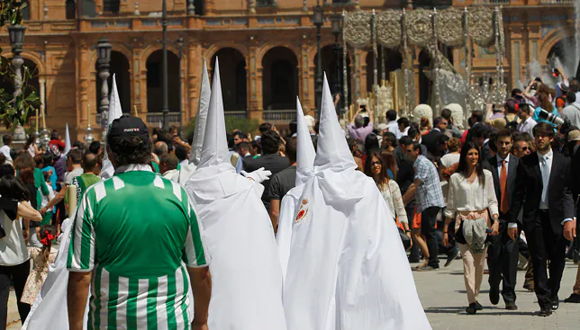 bobina repentino tolerancia Las cofradías de Sevilla protestan porque el derbi se juegue el Domingo de  Ramos