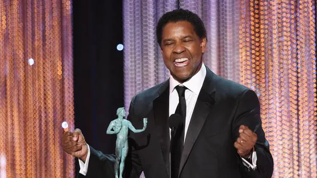 Denzel Washington, director y protagonista de «Fences», tras ganar el premio SAG a mejor actor