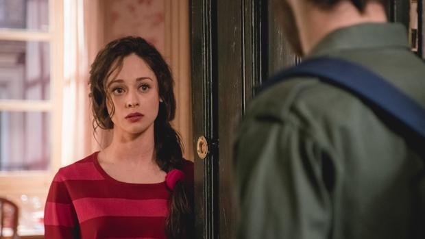 Carlos, a punto de confesar su «affair» con Karina en «Cuéntame»