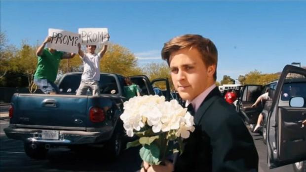 Un fan recrea el atasco de «La La Land» para pedirle una cita a Emma Stone