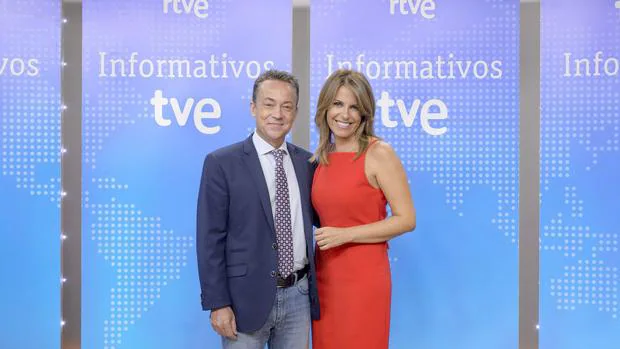 Sergio Sauca y Pilar García, presentadores de informativos de TVE
