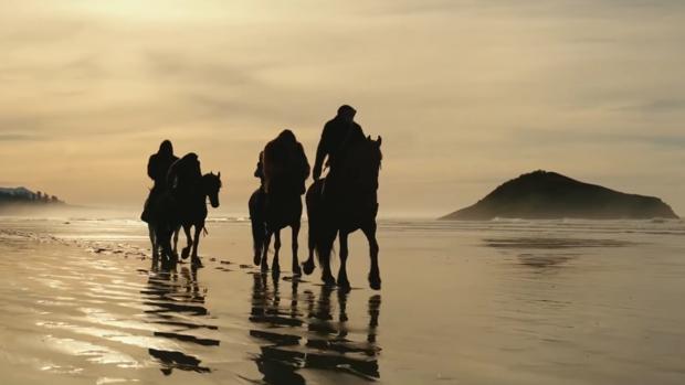 ¿Qué antiguos y nuevos personajes encontraremos en «La guerra del planeta de los simios»?