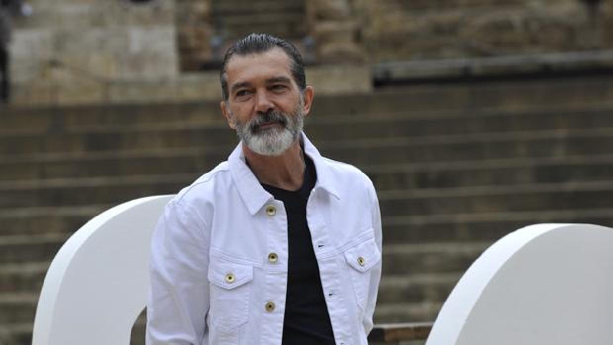 Antonio Banderas recibe el premio Camino Real de manos de Felipe VI