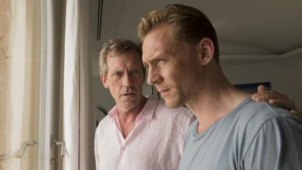 Tom Hiddleston y Hugh Laurie son los protagonistas de «El Infiltrado»