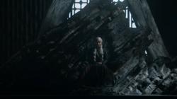 Daenerys recibe a Jon Nieve sentada en su trono en «Rocadragón»