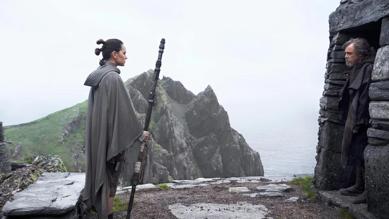 Rey, frente a Luke Skywalker