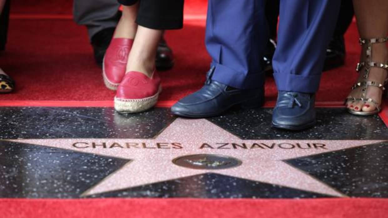 Charles Aznavour desvela su estrella en el Paseo de la Fama de Hollywood