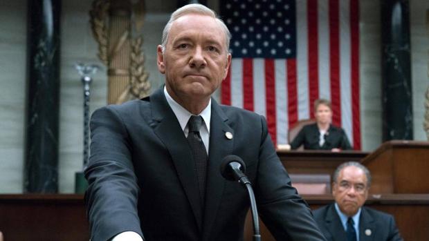 Acusan a Kevin Spacey de ser «un depredador sexual» en House of Cards