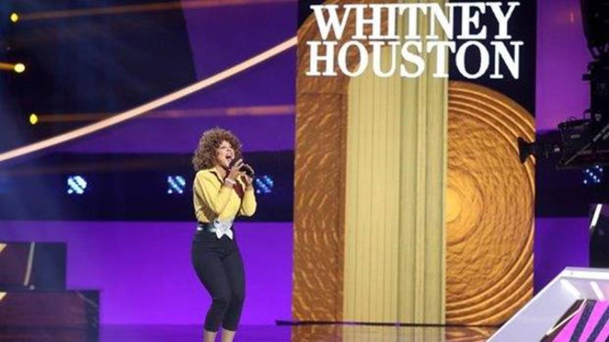 Lucía Gil durante su imitación de Whitney Houston en «Tu cara me suena»