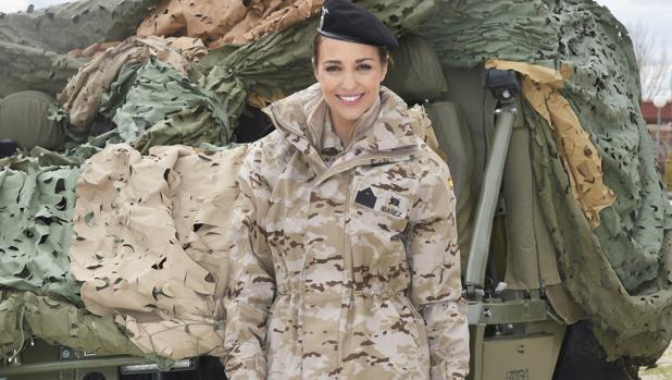 Paula Echevarría: «Quién no se gira en un aeropuerto cuando pasa cerca de un piloto»