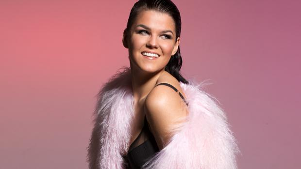 Saara Aalto (Finlandia) canta «Monsters» en los 34 idiomas de Eurovisión