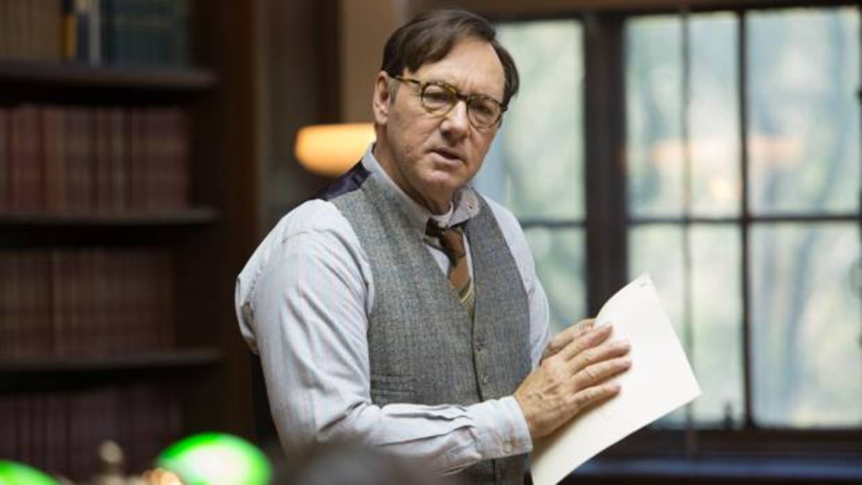 Kevin Spacey da vida a Whit Burnett, editor de Salinger