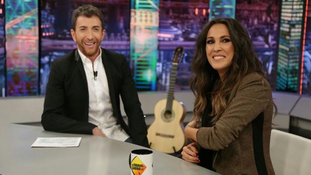 Malú se emociona en directo: «Me siento muy vulnerable»