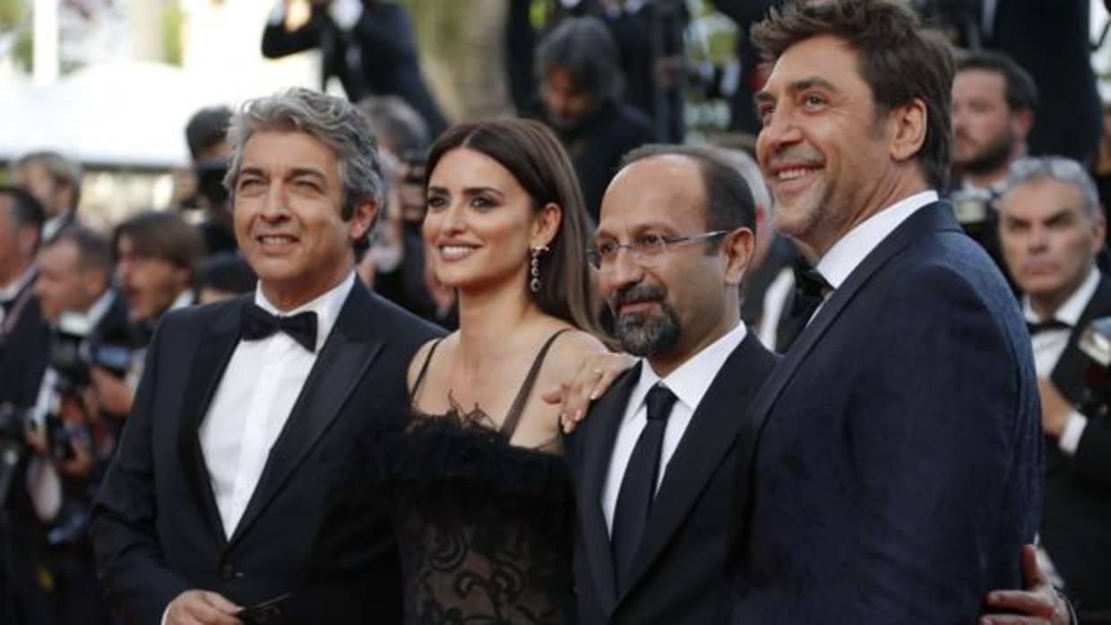 El directos Asghar Farhadi y los actores Penelope Cruz, Javier Bardem y Ricardo Darin