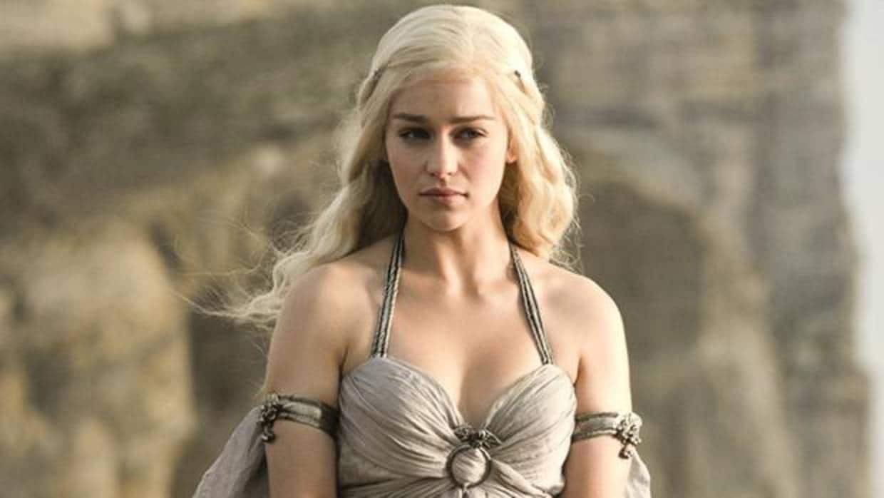 Emilia Clarke interpreta a Daenerys Targaryen en Juego de Tronos