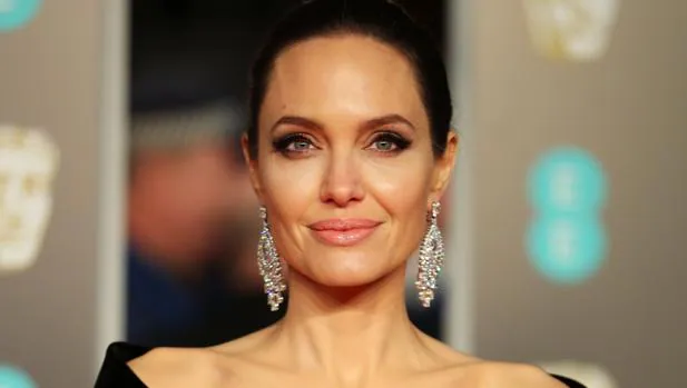 Angelina Jolie y David Oyelowo serán los padres de Peter Pan y Alicia en una nueva película de acción real