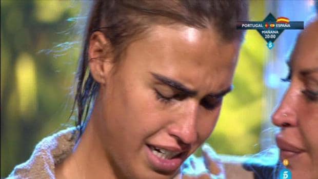 Sofía Suescun es consolada por Raquel Mosquera tras fallar en la prueba de apnea