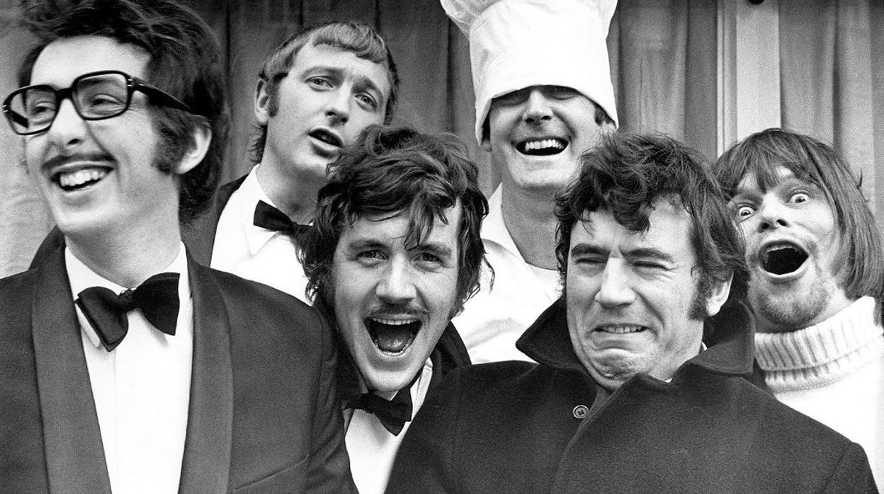 Los seis miembros de los Monty Phyton, en una foto de archivo