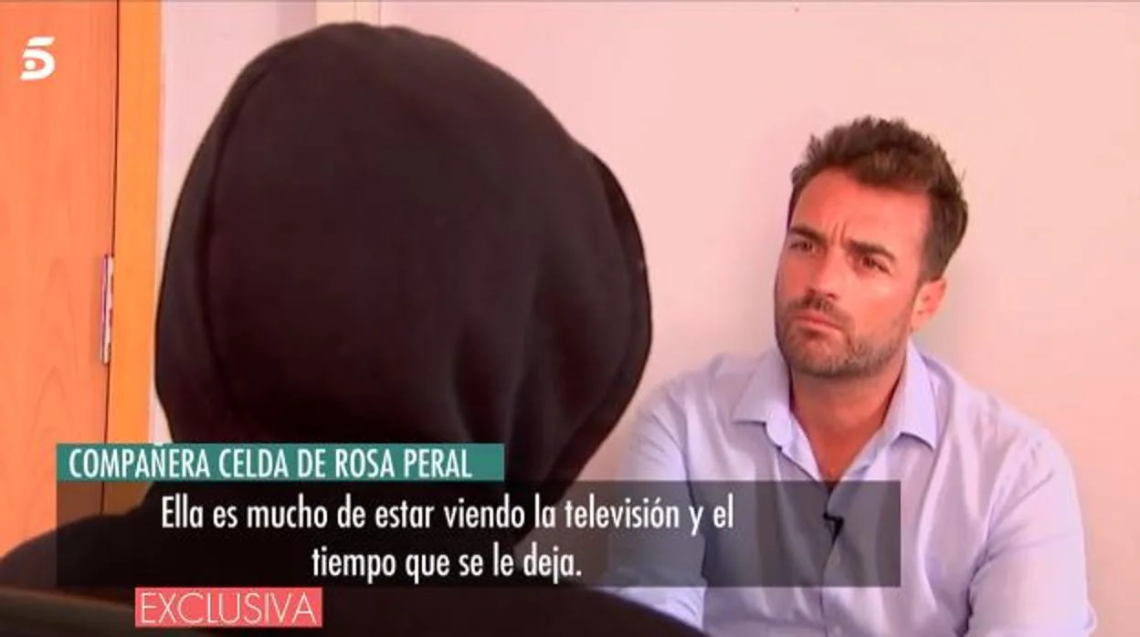 Momento en que Miquel Valls entrevista a la excompañera de Rosa Peral