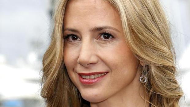 Mira Sorvino confiesa que fue amordazada con un condón cuando tenía 16 años