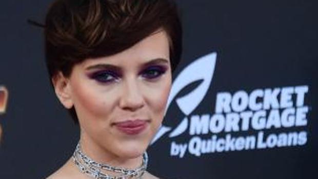 Scarlett Johansson cede a la presión y abandona la película en la que iba a interpretar a un hombre trans