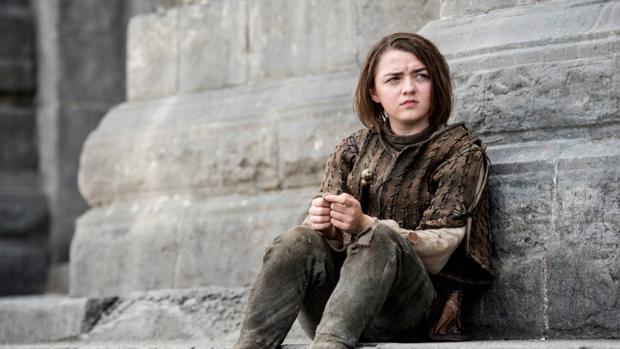 Maisie Williams, sobre sus inicios de niña en «Juego de Tronos»: «El sexo era embarazoso e incómodo»