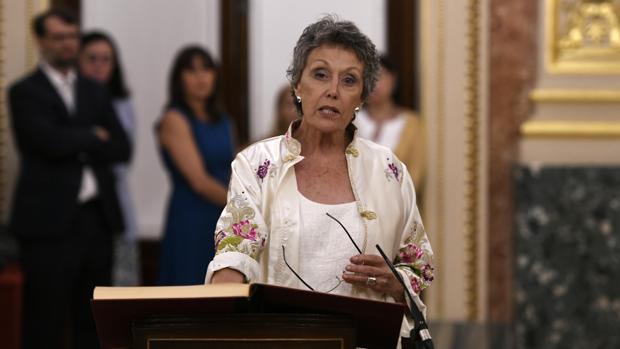 Rosa María Mateo comparece en el Congreso: «Para mí purga es dictadura, en lugar de eso quiero hablar de ceses y cambios»