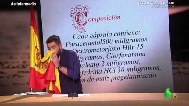 Dani Mateo, citado por un juzgado de Madrid por sonarse los mocos con la bandera de España