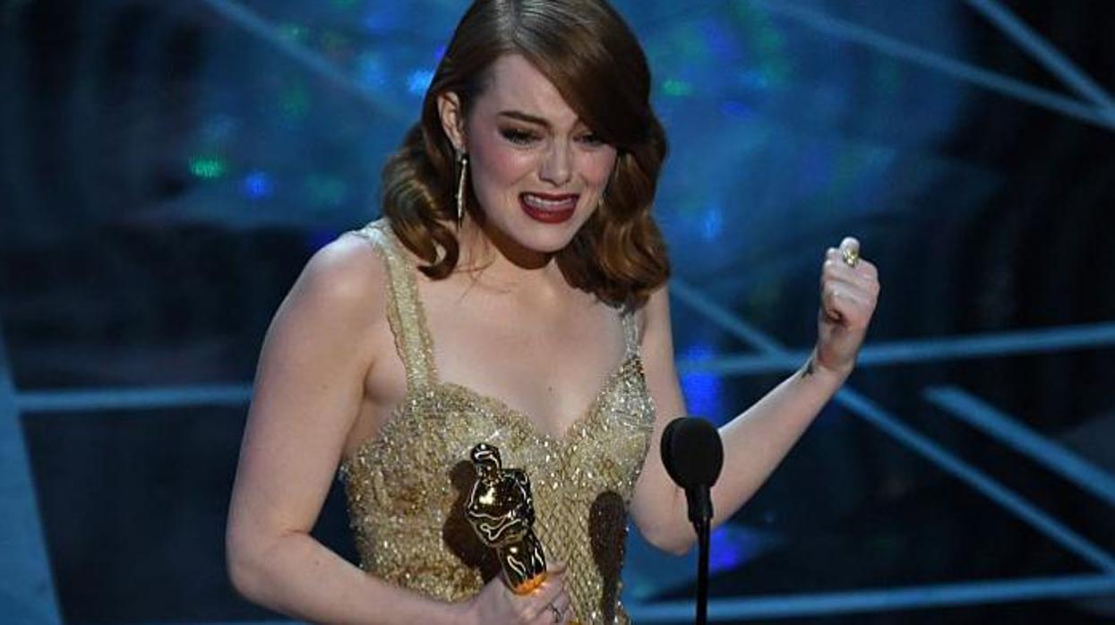 Emma Stone, tras recoger su Oscar por «La La Land»