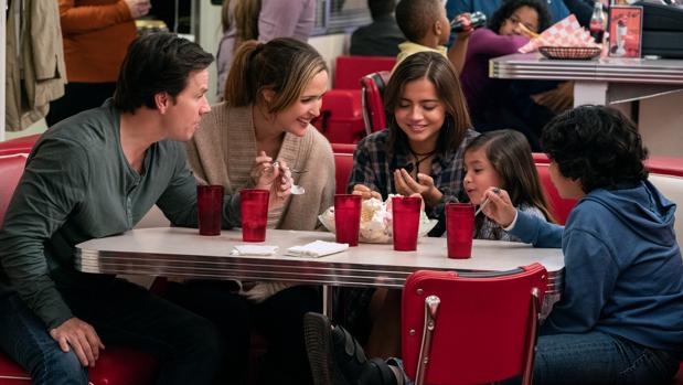 Crítica de «Familia al instante»: Vocación de padres