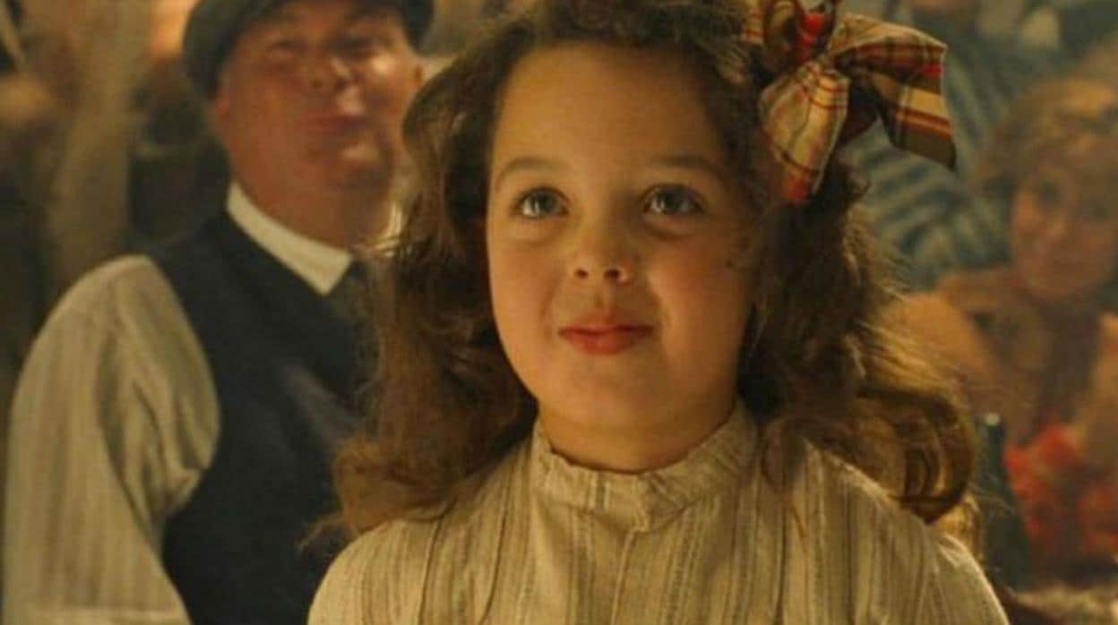 Cora Cartmell (Alexandrea Owens), en una escena de «Titanic»
