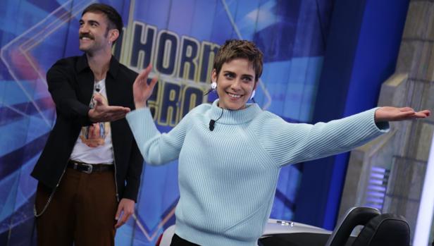 María León confiesa los líos amorosos entre el reparto de «Allí abajo»