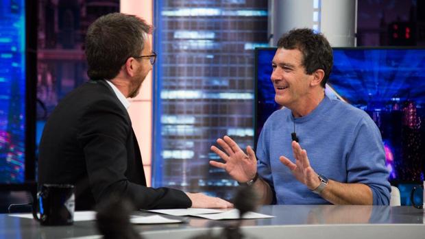 La pulla de Antonio Banderas contra los políticos: «No entiendo por qué se han convertido en "vedettes"»