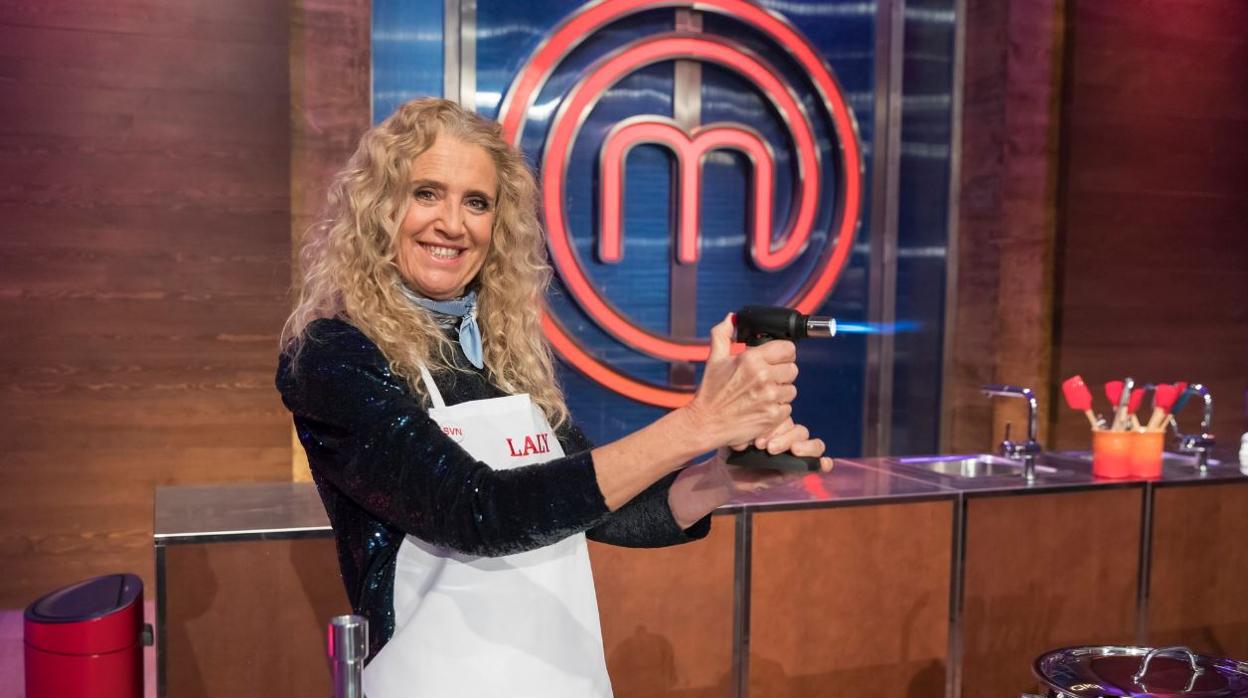 Pepe Rodríguez, con uno de los delantales que dan acceso a «MasterChef 7»