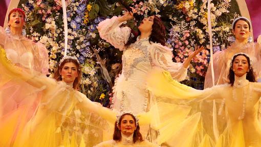 Grecia se mete en un jardín